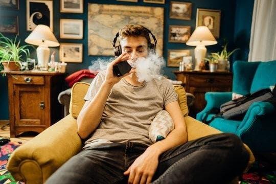 Latest e-cigarette news and v2 electronic cigarette charger updates to watch this month