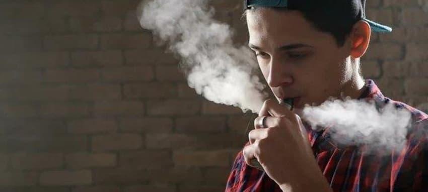 E-cigareta buying guide and reviews of electronic cigarette case and accessories for travel and style