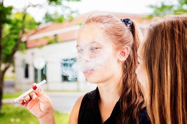 E-cigareta buying guide and reviews of electronic cigarette case and accessories for travel and style