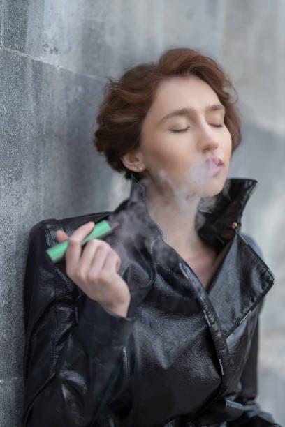 Ultimate buyer guide to E-cigaretta and 21st century electronic cigarette charger trends, reviews and buying tips
