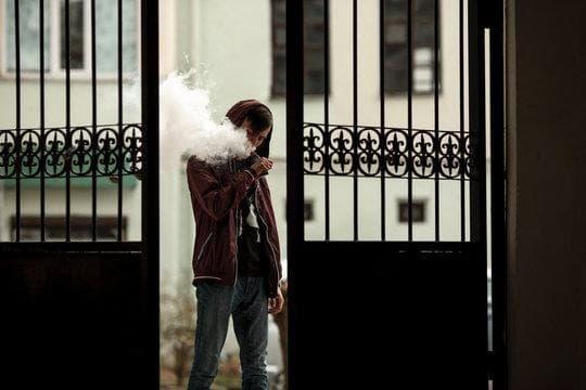 xoilac tv deep dive – can cigarette smoke cause quantum tunneling in electronic devices and what engineers should know
